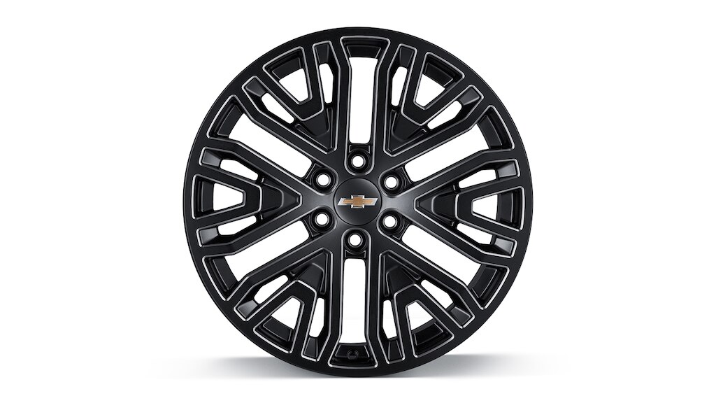 Rin en aluminio de 22 pulgadas negro con detalles en plata para tu camioneta Chevrolet Silverado Turbo 2024