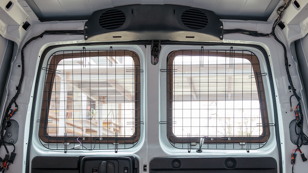 Barras de techo transversales color cromo para Chevrolet Express Van 2025